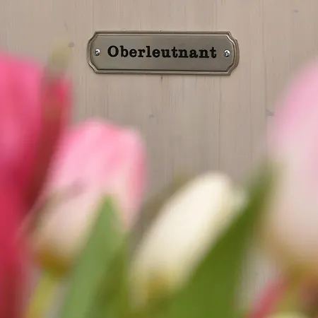 Oberleutnant *